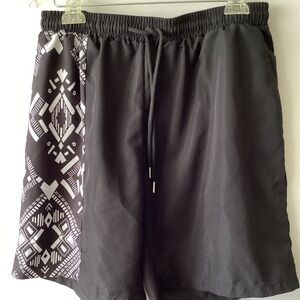 Mafiniti Bermuda shorts with geometric design on one side
